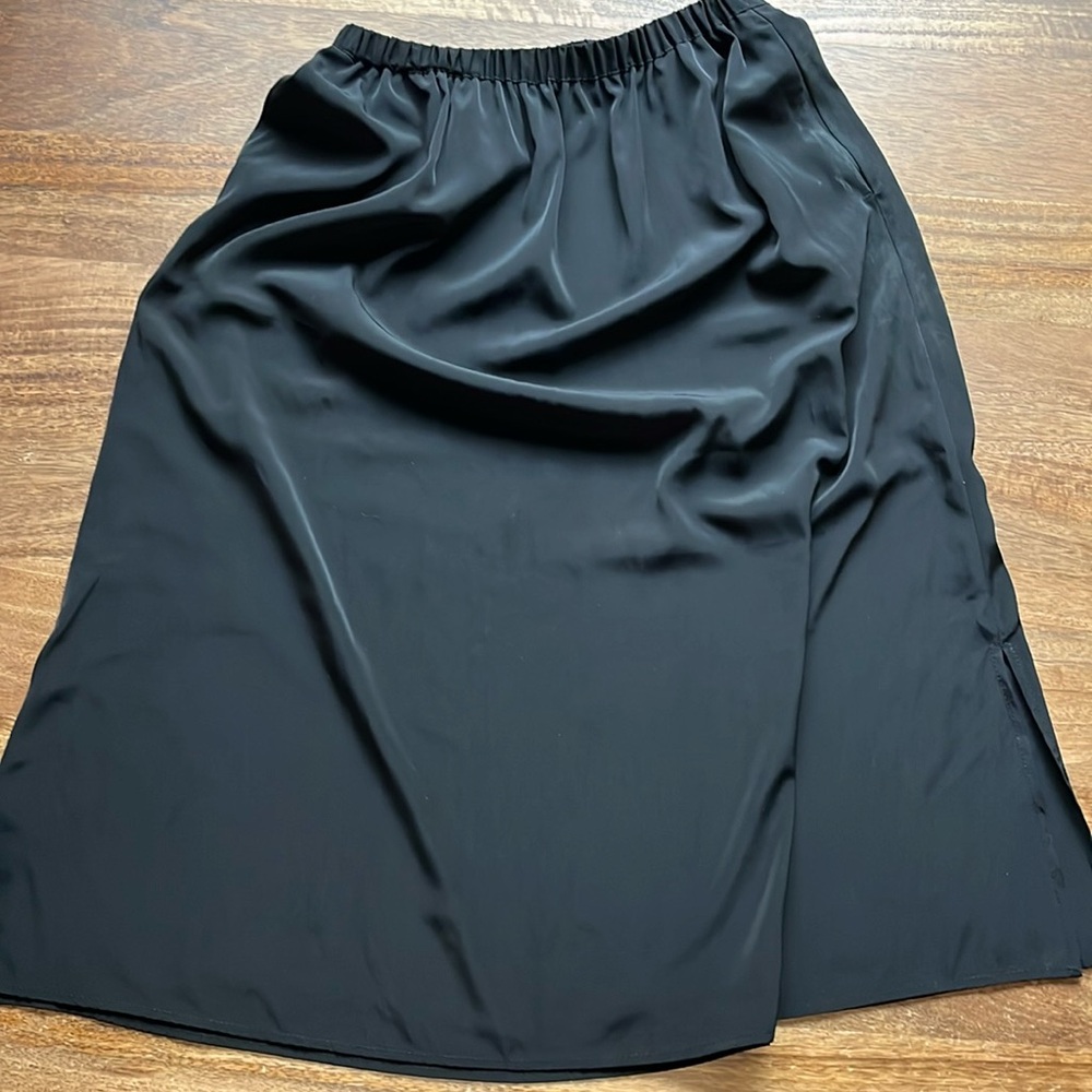 Leith Black Skirt with slits and pockets